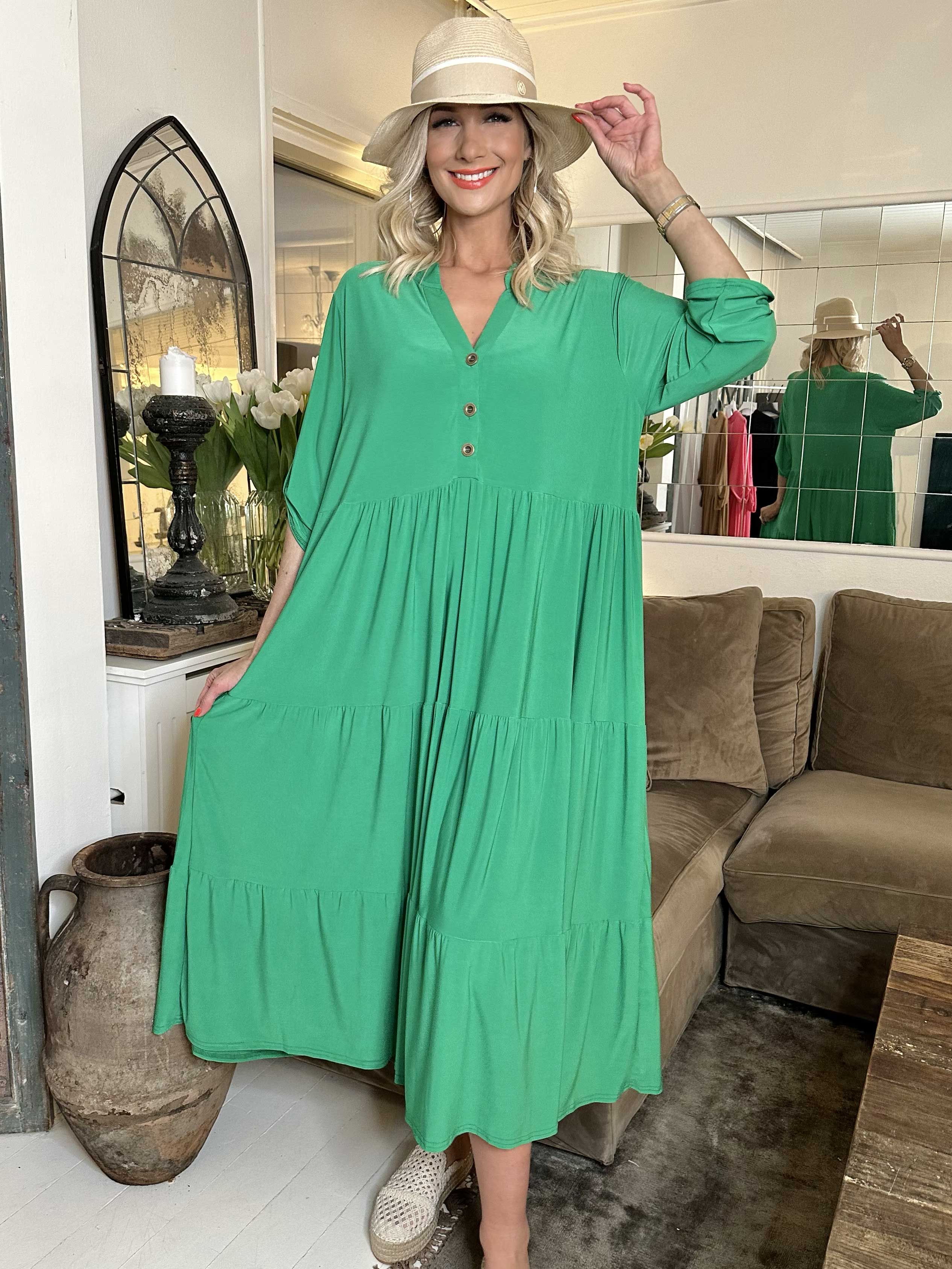 Milano Plain - Lang ensfarvet kjole med lag på lag look